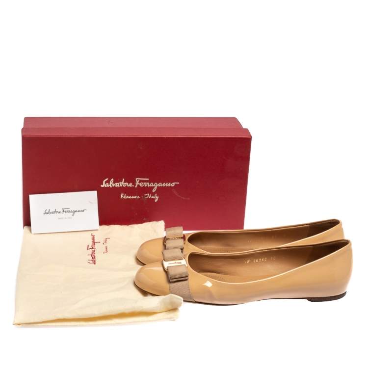 Pre Owned Salvatore Ferragamo Beige Patent Leather Vara Bow Ballet Flats Size 40.5