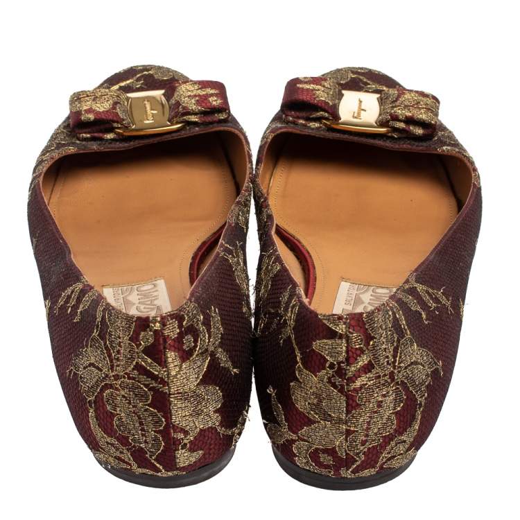 Pre Owned Salvatore Ferragamo Burgundy Lace Varina Ballet Flats Size 40.5