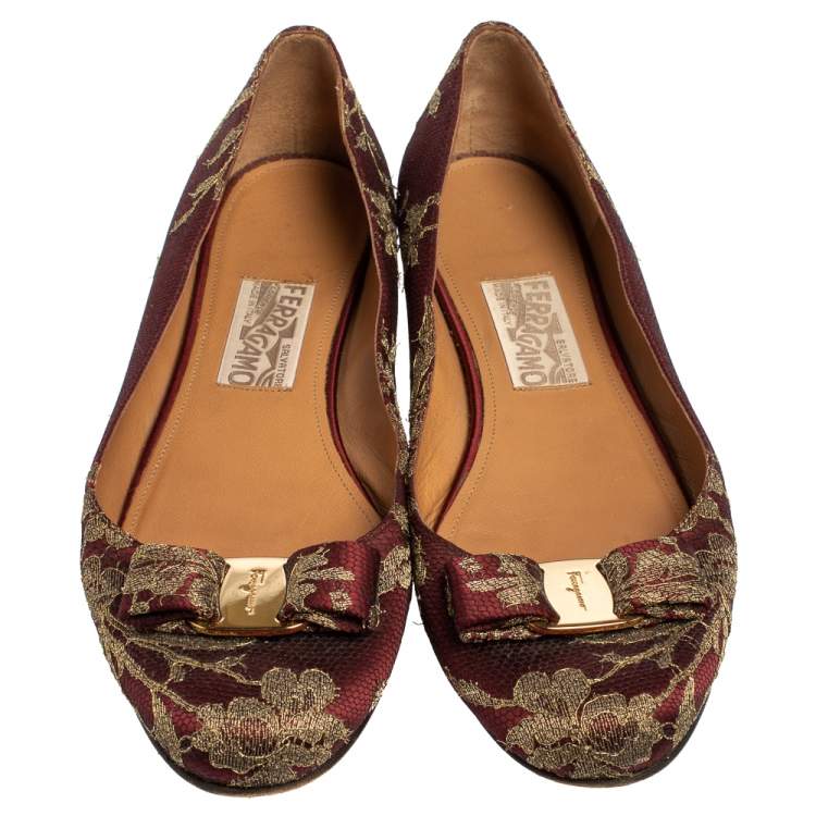 Pre Owned Salvatore Ferragamo Burgundy Lace Varina Ballet Flats Size 40.5
