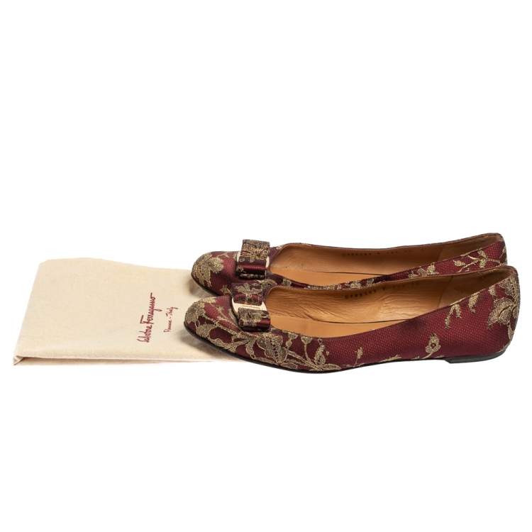 Pre Owned Salvatore Ferragamo Burgundy Lace Varina Ballet Flats Size 40.5