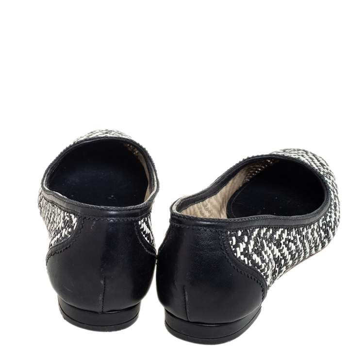 Pre Owned Salvatore Ferragamo Black/White Woven Leather Ballet Flats Size 37.5