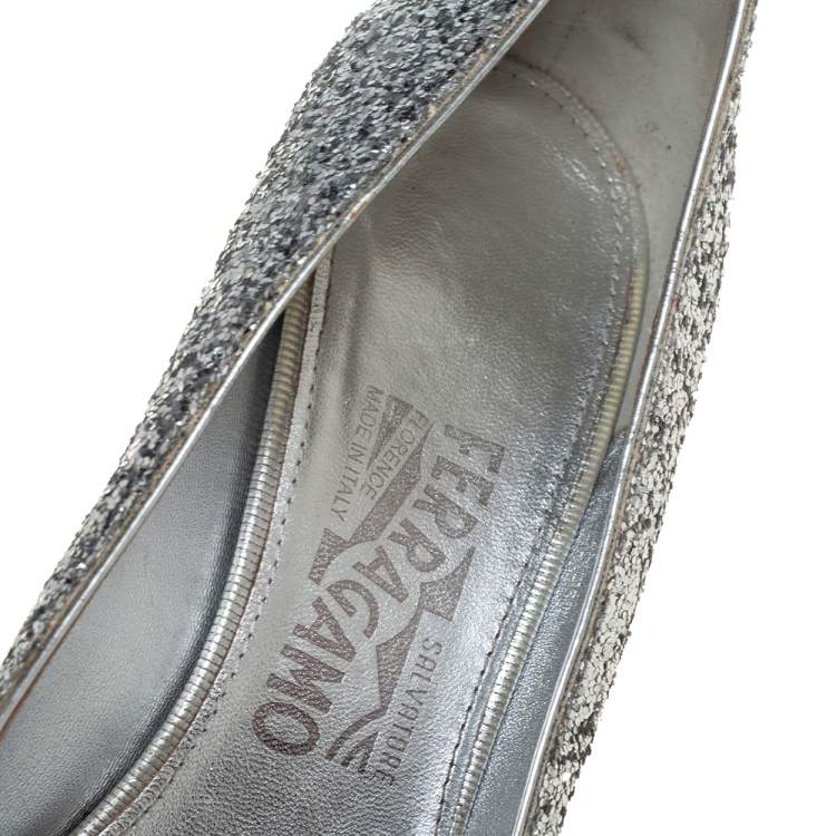 Pre Owned Salvatore Ferragamo Silver Glitter Vara Bow Pumps Size 38.5