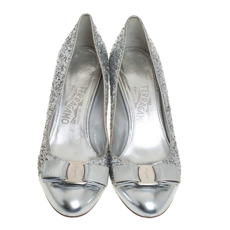 Pre Owned Salvatore Ferragamo Silver Glitter Vara Bow Pumps Size 38.5