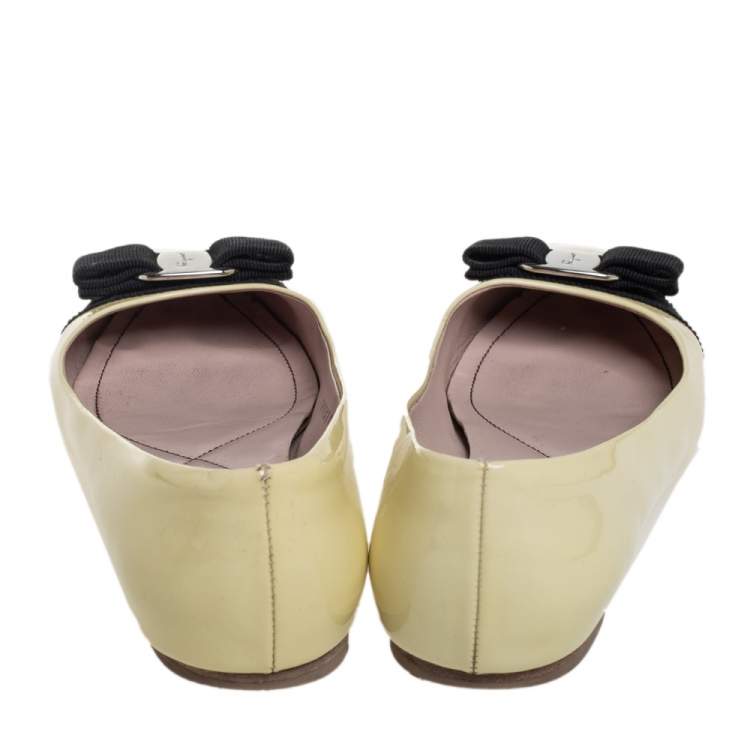 Pre Owned Salvatore Ferragamo Yellow Patent Leather Vara Bow Ballet Flats Size 38.5