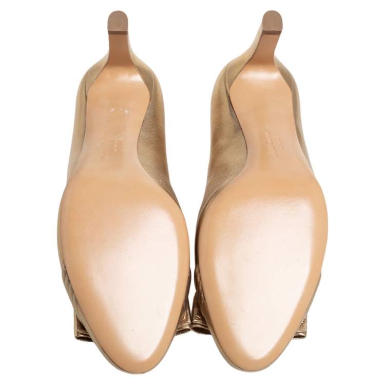 Pre Owned Salvatore Ferragamo Gold Leather Lux Pumps Size 36.5