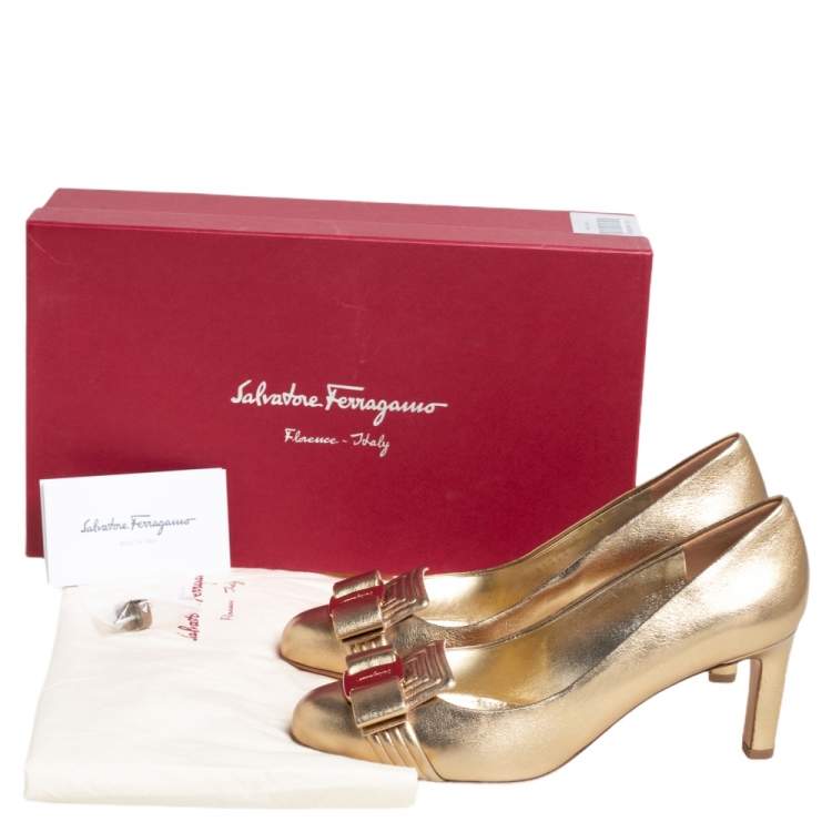 Pre Owned Salvatore Ferragamo Gold Leather Lux Pumps Size 36.5