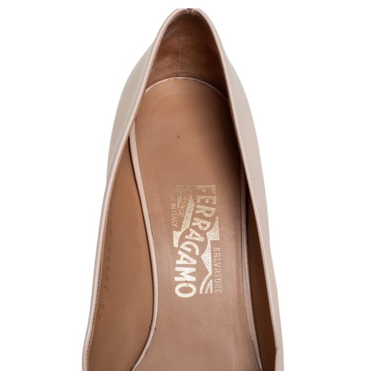 Pre Owned Salvatore Ferragamo Beige Patent Leather Vara Bow  Pumps Size 39