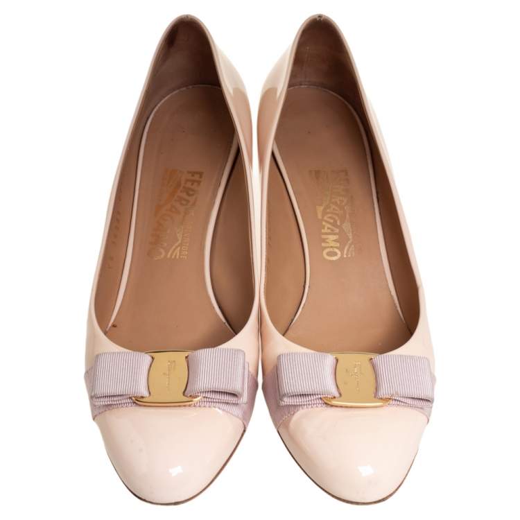 Pre Owned Salvatore Ferragamo Beige Patent Leather Vara Bow  Pumps Size 39