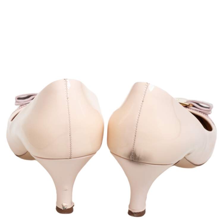 Pre Owned Salvatore Ferragamo Beige Patent Leather Vara Bow  Pumps Size 39