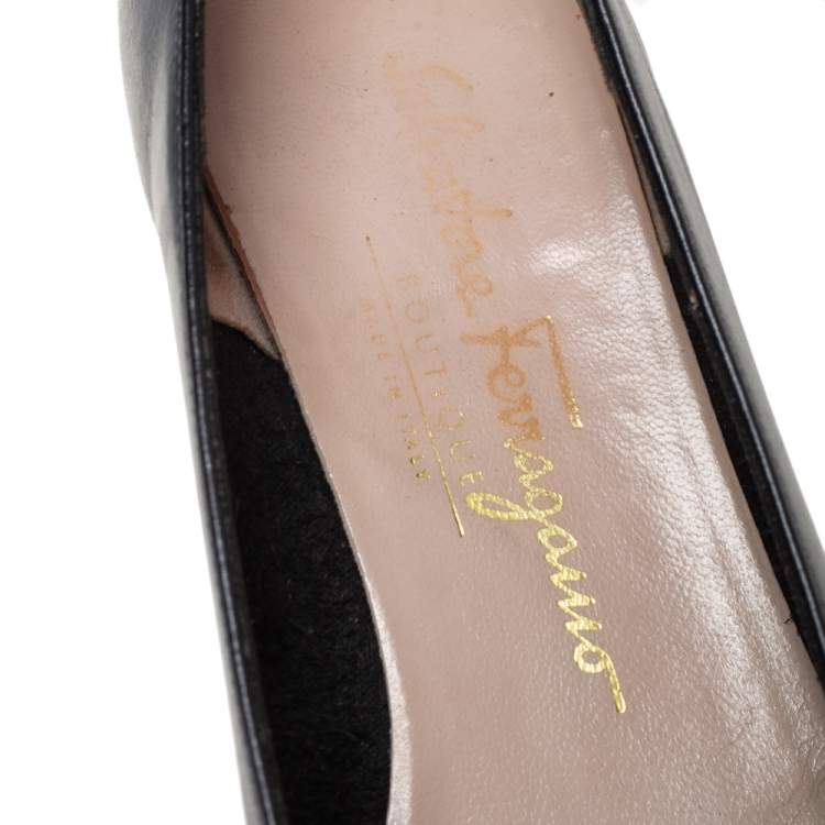 Pre Owned Salvatore Ferragamo Black Leather Vara Bow Pumps Size 35.5