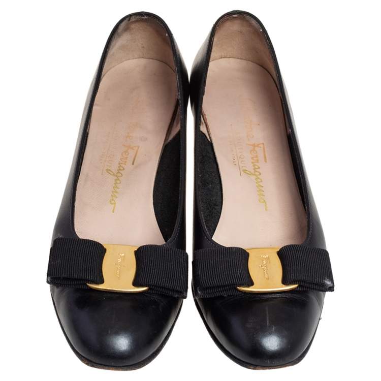 Pre Owned Salvatore Ferragamo Black Leather Vara Bow Pumps Size 35.5