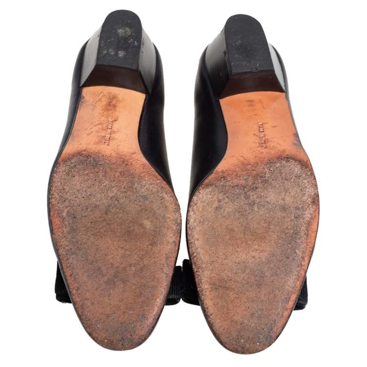 Pre Owned Salvatore Ferragamo Black Leather Vara Bow Pumps Size 35.5