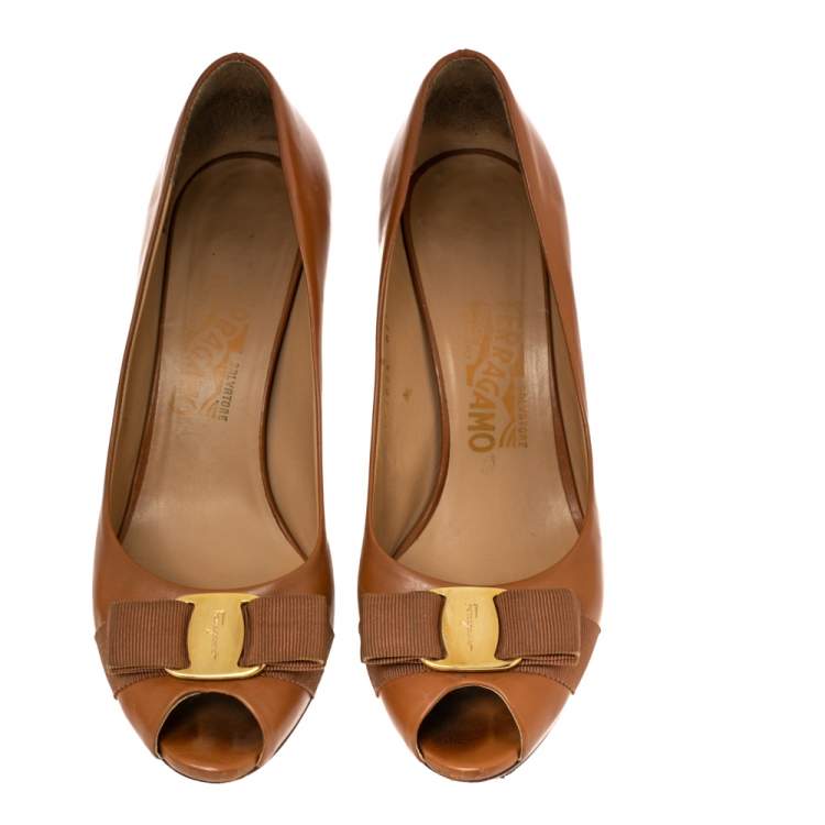 Pre Owned Salvatore Ferragamo Brown Leather Vara Bow Peep Toe Pumps Size 38