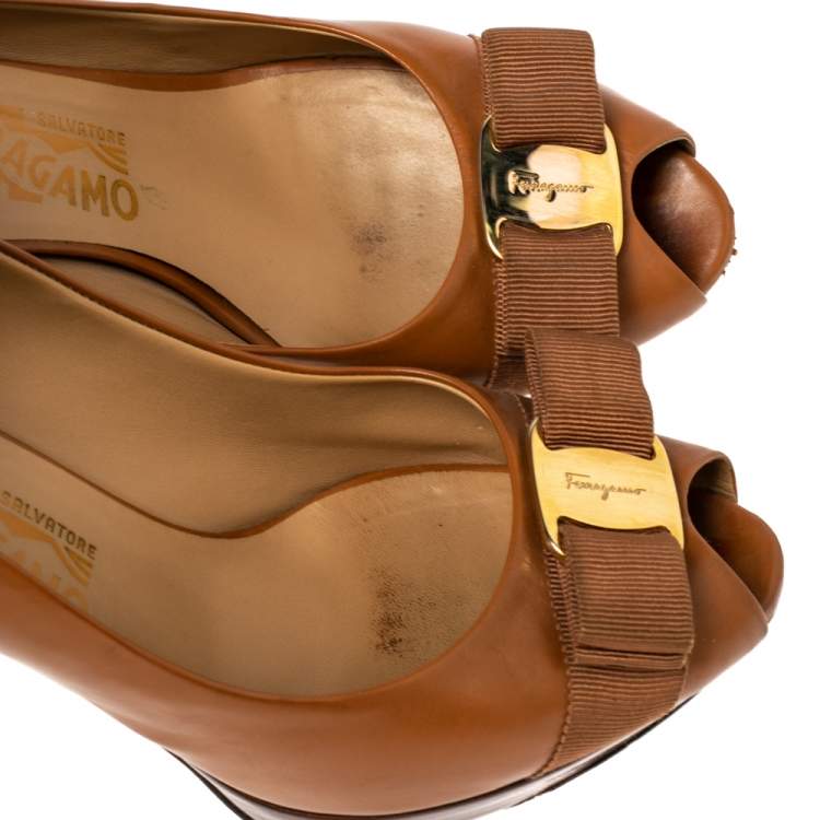 Pre Owned Salvatore Ferragamo Brown Leather Vara Bow Peep Toe Pumps Size 38