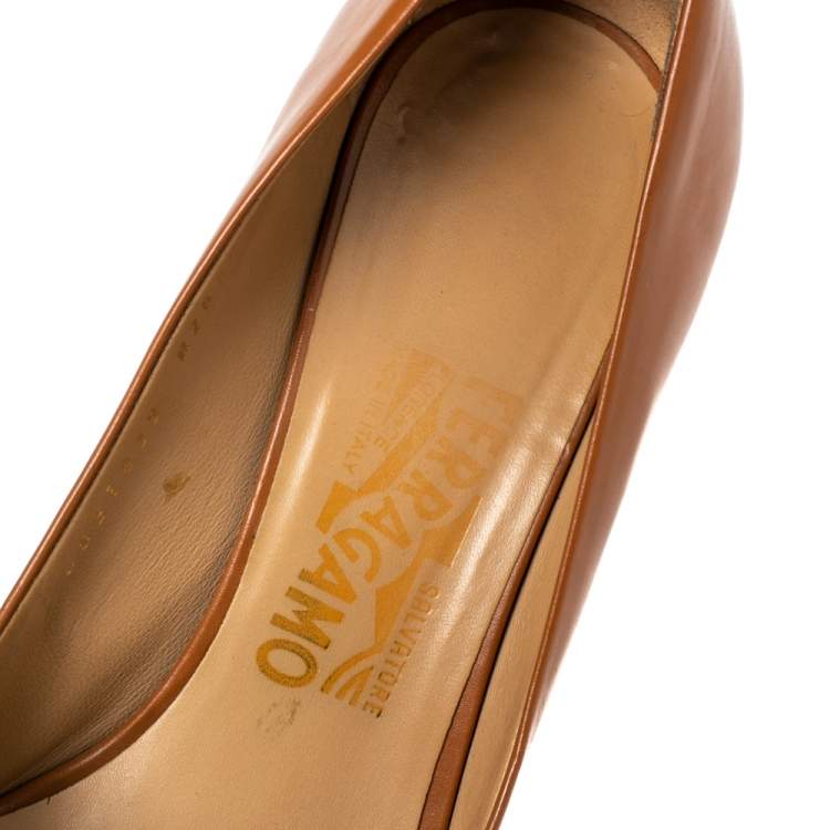 Pre Owned Salvatore Ferragamo Brown Leather Vara Bow Peep Toe Pumps Size 38
