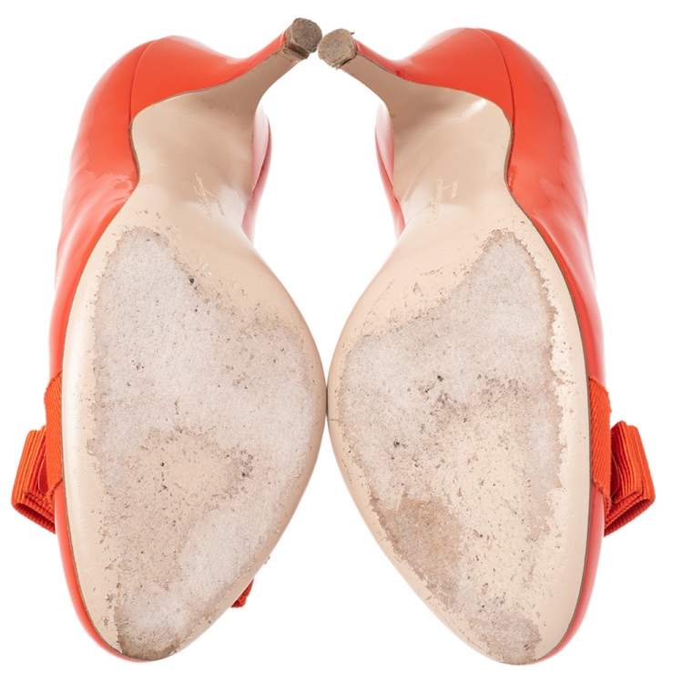 Pre Owned Salvatore Ferragamo Orange Patent Leather Vara Bow Pumps Size 35.5