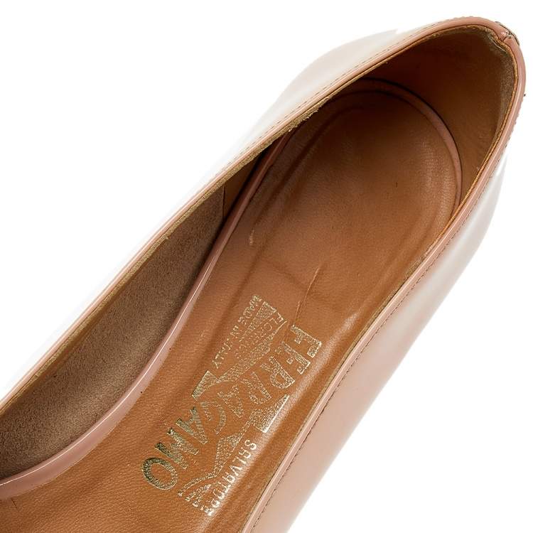 Pre Owned Salvatore Ferragamo Beige Patent Leather Vara Bow Pumps Size 40