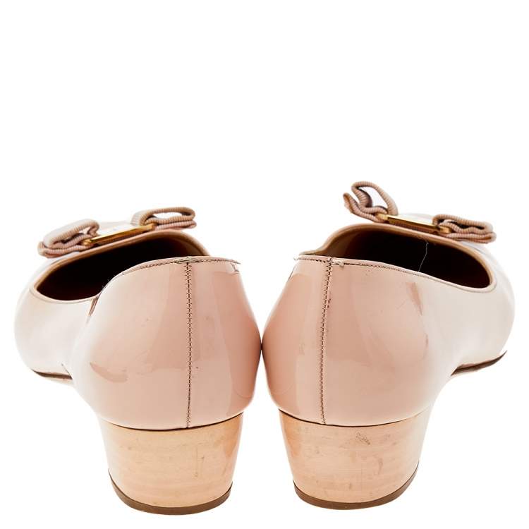 Pre Owned Salvatore Ferragamo Beige Patent Leather Vara Bow Pumps Size 40