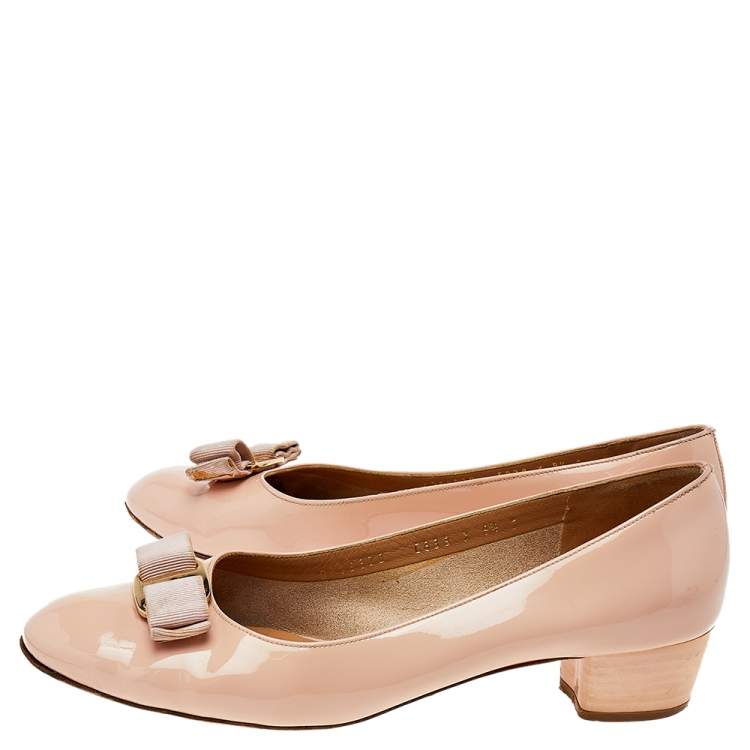 Pre Owned Salvatore Ferragamo Beige Patent Leather Vara Bow Pumps Size 40