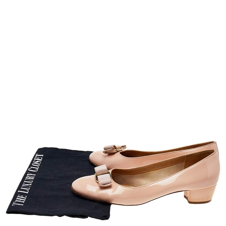 Pre Owned Salvatore Ferragamo Beige Patent Leather Vara Bow Pumps Size 40