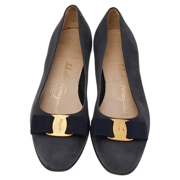 Pre Owned Salvatore Ferragamo Black Nubuck Leather Vara Bow Pumps Size 36.5