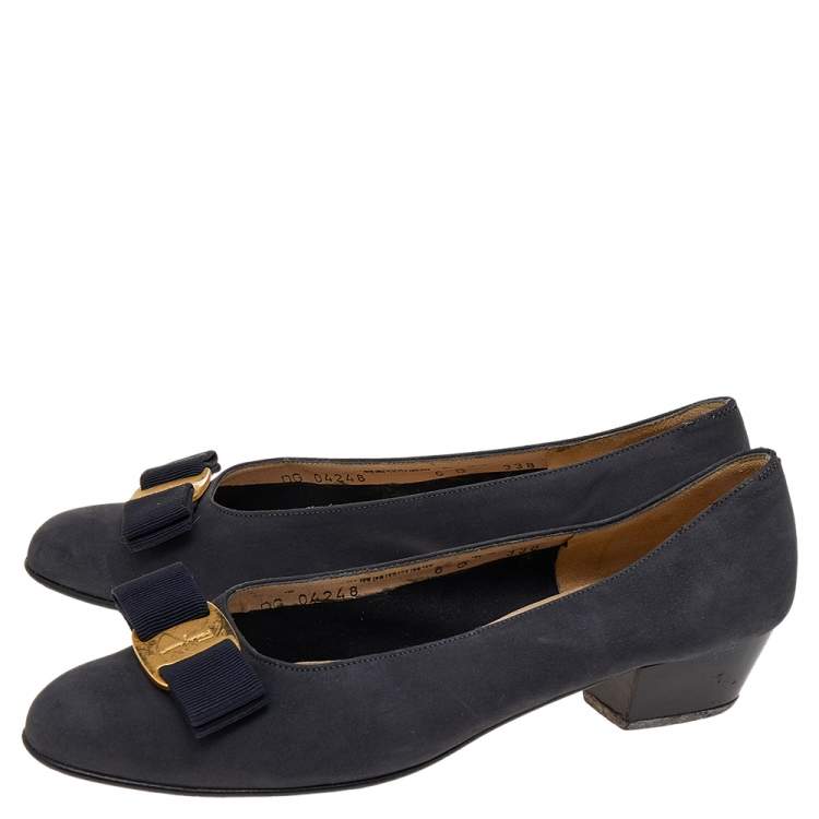 Pre Owned Salvatore Ferragamo Black Nubuck Leather Vara Bow Pumps Size 36.5