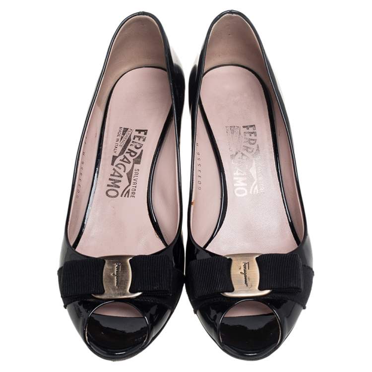 Pre Owned Salvatore Ferragamo Black Patent Leather Vara Bow Pumps Size 37