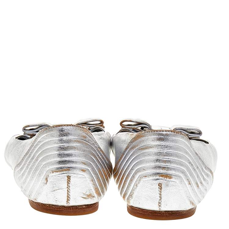 Pre Owned Salvatore Ferragamo Silver Leather Vara Bow Ballet Flats 37.5
