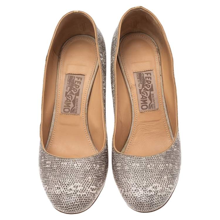 Pre Owned Salvatore Ferragamo Two Tone Lizard Embossed Leather Block Heel Pumps Size 38.5