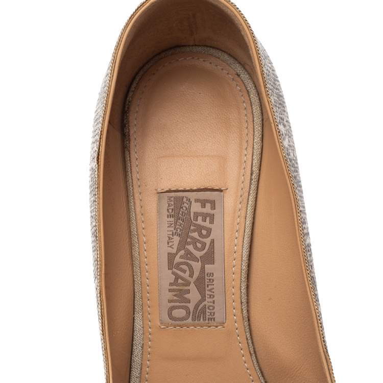 Pre Owned Salvatore Ferragamo Two Tone Lizard Embossed Leather Block Heel Pumps Size 38.5