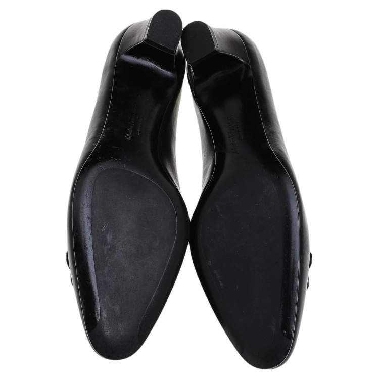 Pre Owned Salvatore Ferragamo Black Leather Metal Logo Pumps Size 38.5
