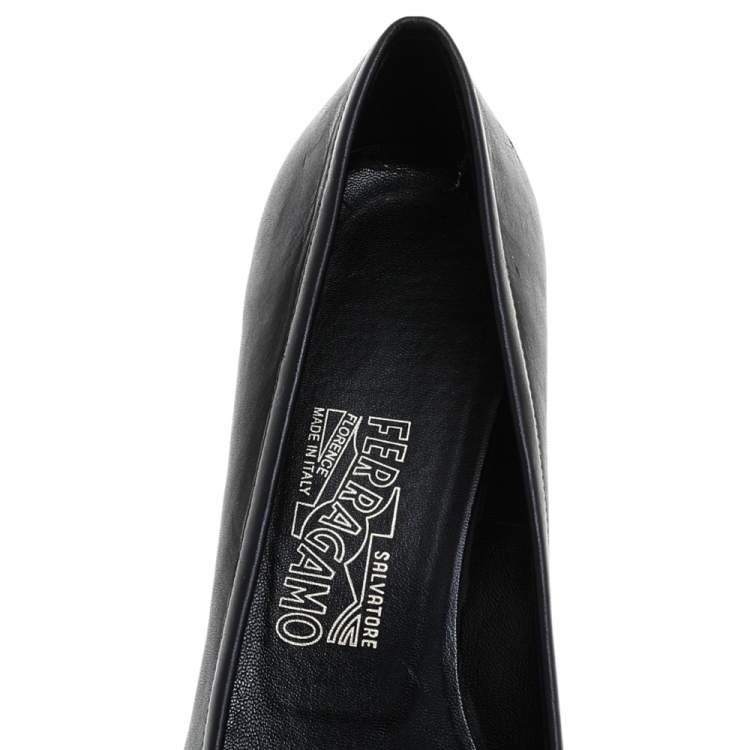 Pre Owned Salvatore Ferragamo Black Leather Metal Logo Pumps Size 38.5