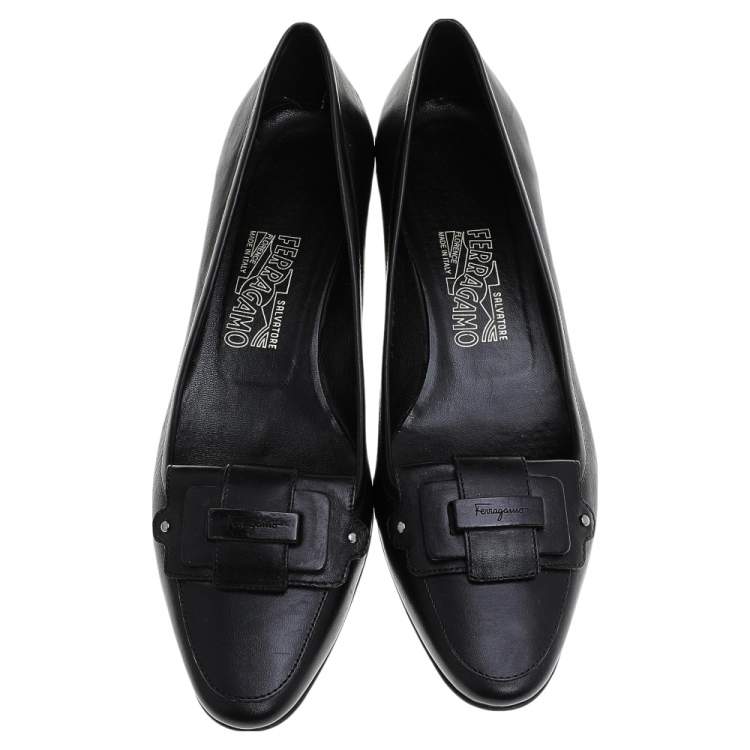 Pre Owned Salvatore Ferragamo Black Leather Metal Logo Pumps Size 38.5