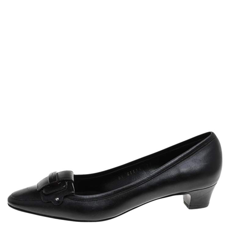 Pre Owned Salvatore Ferragamo Black Leather Metal Logo Pumps Size 38.5