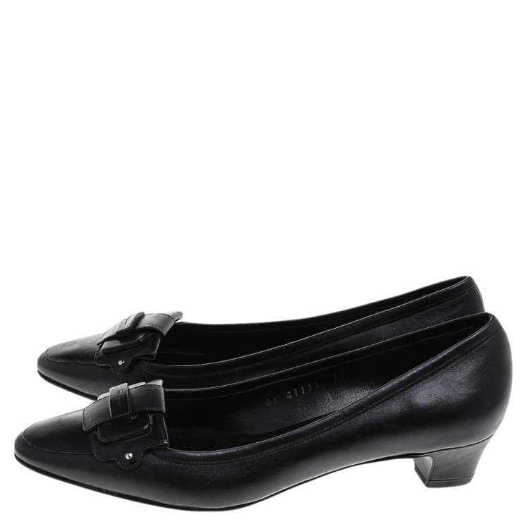 Pre Owned Salvatore Ferragamo Black Leather Metal Logo Pumps Size 38.5