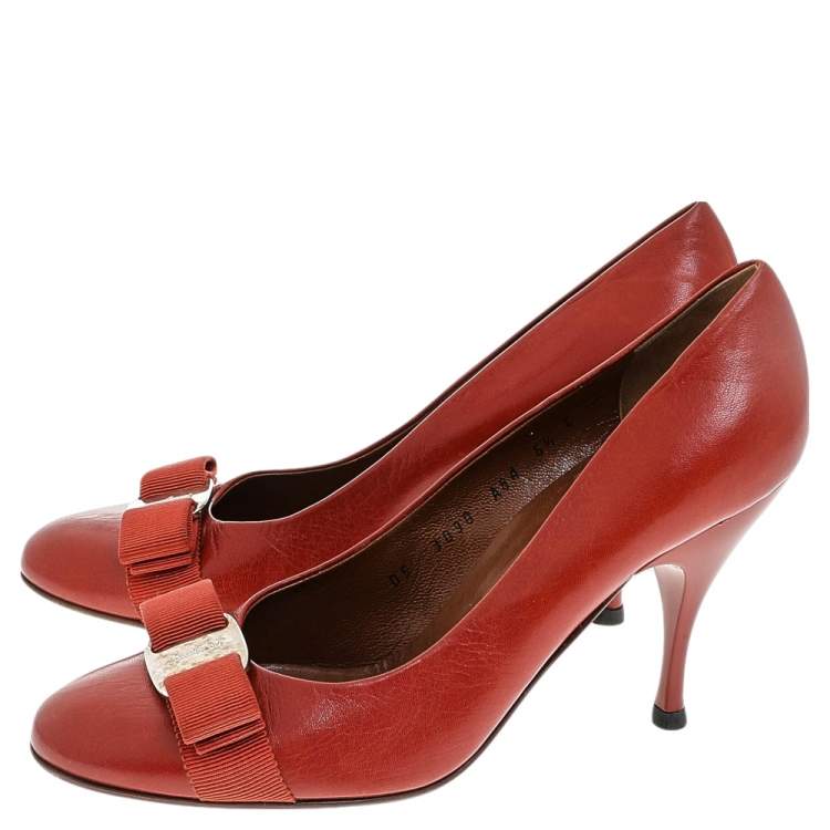 Pre Owned Salvatore Ferragamo Rust Orange Leather Vara Bow Pumps Size 37