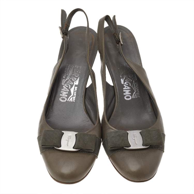 Pre Owned Salvatore Ferragamo Grey Leather Vara Bow Slingback Pumps Size 37