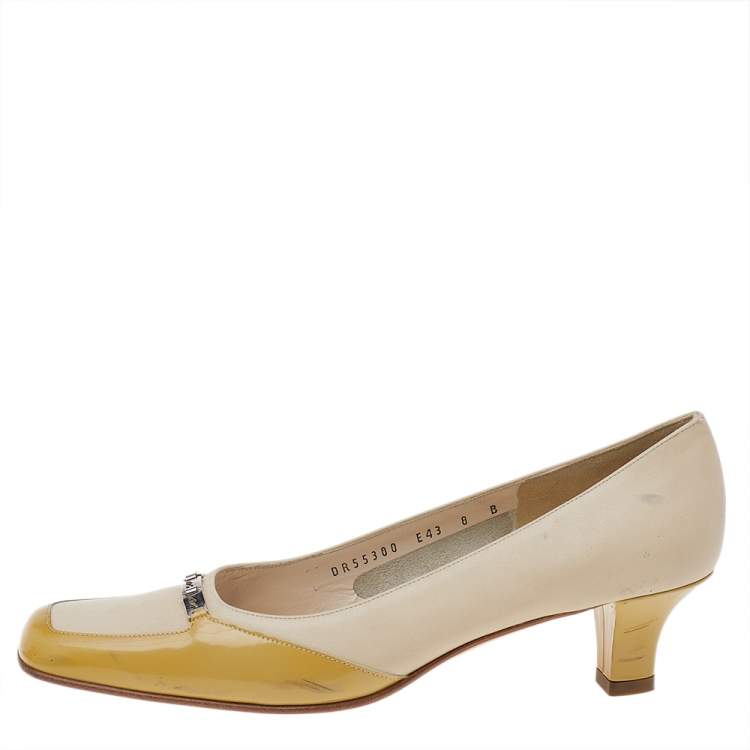 Pre Owned Salvatore Ferragamo Beige Leather And Patent Leather Pumps Size 38.5