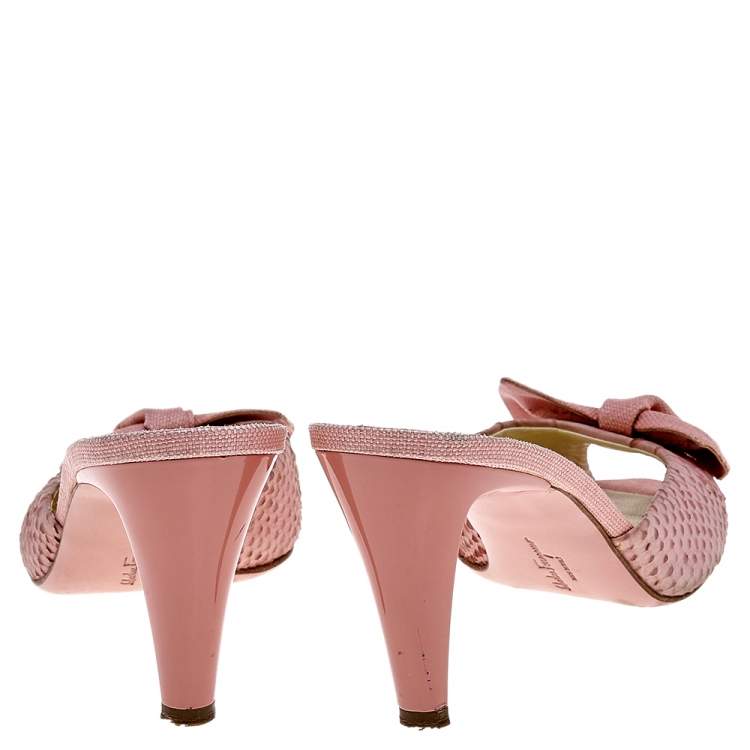 Pre Owned Salvatore Ferragamo Pink Snakeskin Embossed Leather And Raffia Bow Peep Toe Slide Sandals Size 37