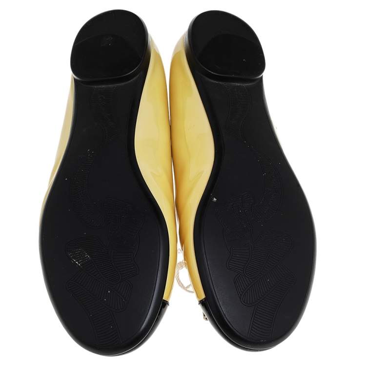 Pre Owned Salvatore Ferragamo Yellow/Black Patent Leather Metal Trim Ballet Flats Size 38.5