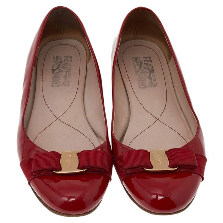 مملوكة مسبقًا Salvatore Ferragamo Red Patent Leather Varina Bow Ballet Flats Size 40