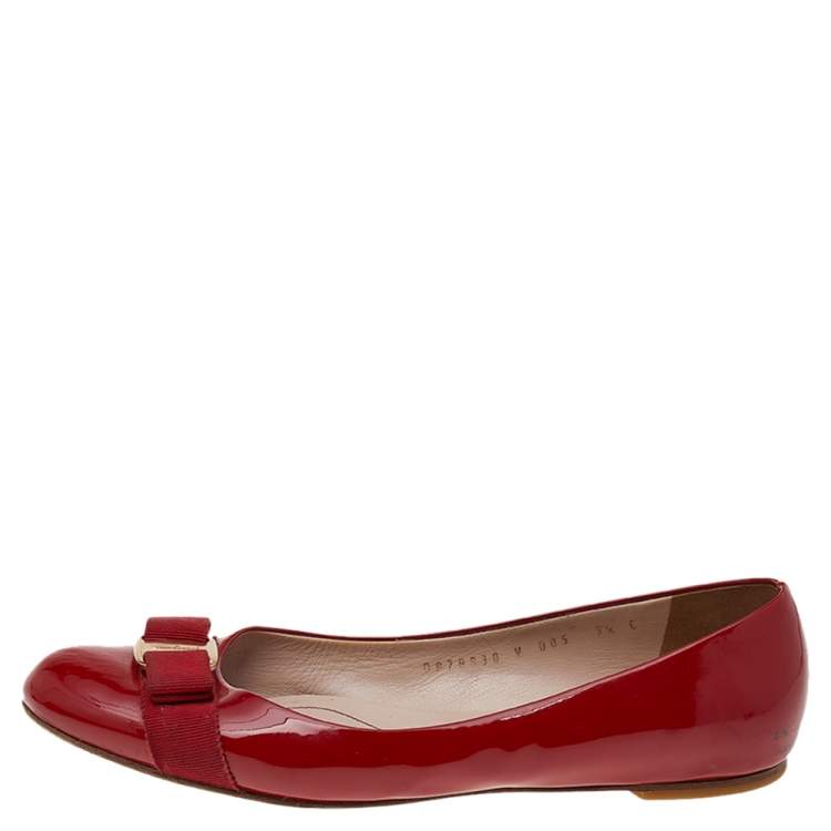 مملوكة مسبقًا Salvatore Ferragamo Red Patent Leather Varina Bow Ballet Flats Size 40