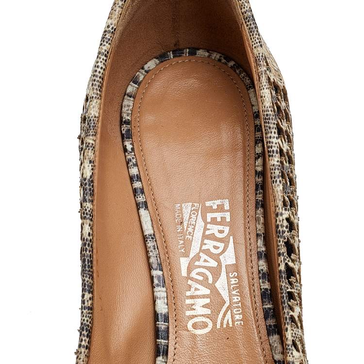 Pre Owned Salvatore Ferragamo Beige/Black Leather Pointed Toe Pumps Size 40