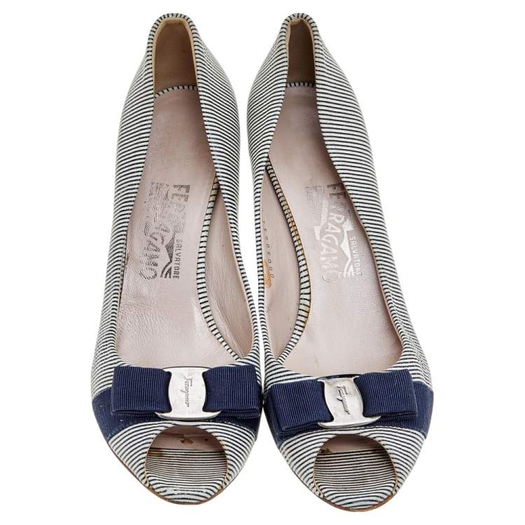 Pre Owned Salvatore Ferragamo Blue/White Canvas Vara Bow Peep Toe Pumps Size 39