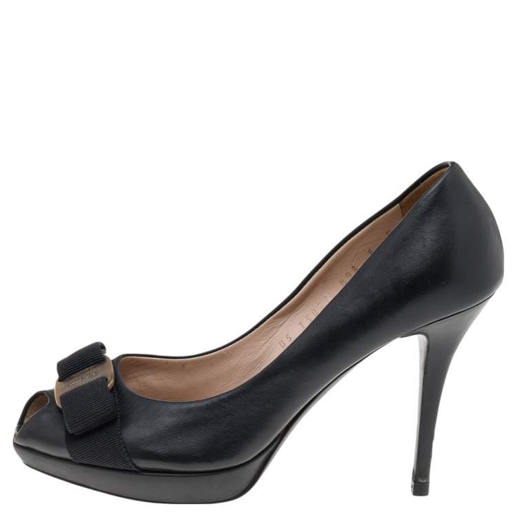Pre Owned Salvatore Ferragamo Black Leather Vara Bow Peep Toe Pumps Size 36.5