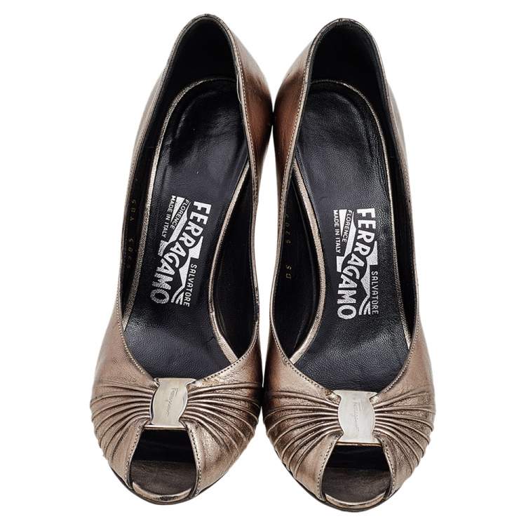 Pre Owned Salvatore Ferragamo Metallic Grey Leather Peep Toe Pumps Size 37.5