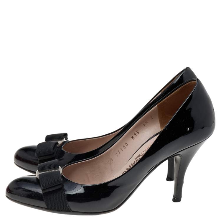 Pre Owned Salvatore Ferragamo Black Patent Leather Vara Bow Pumps Size 38