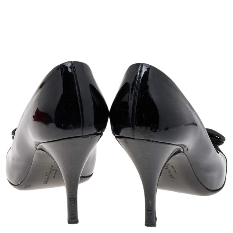 Pre Owned Salvatore Ferragamo Black Patent Leather Vara Bow Pumps Size 38