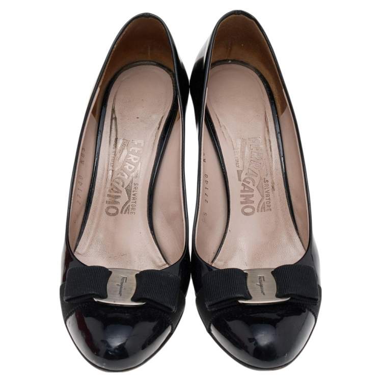 Pre Owned Salvatore Ferragamo Black Patent Leather Vara Bow Pumps Size 38