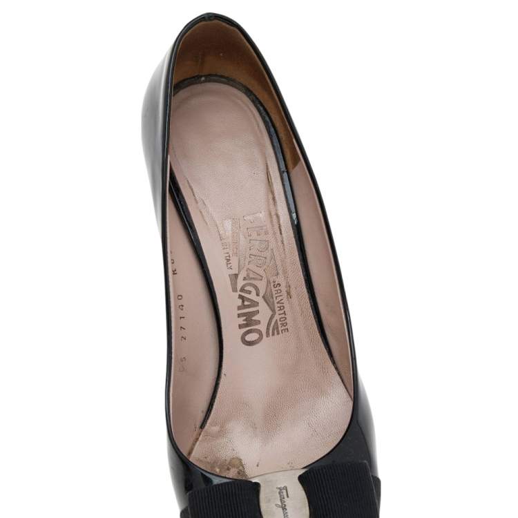 Pre Owned Salvatore Ferragamo Black Patent Leather Vara Bow Pumps Size 38